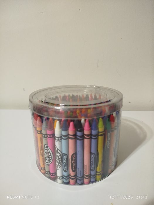 Олівці ( карандаші ) коробка мікс! дуже хороший стан!