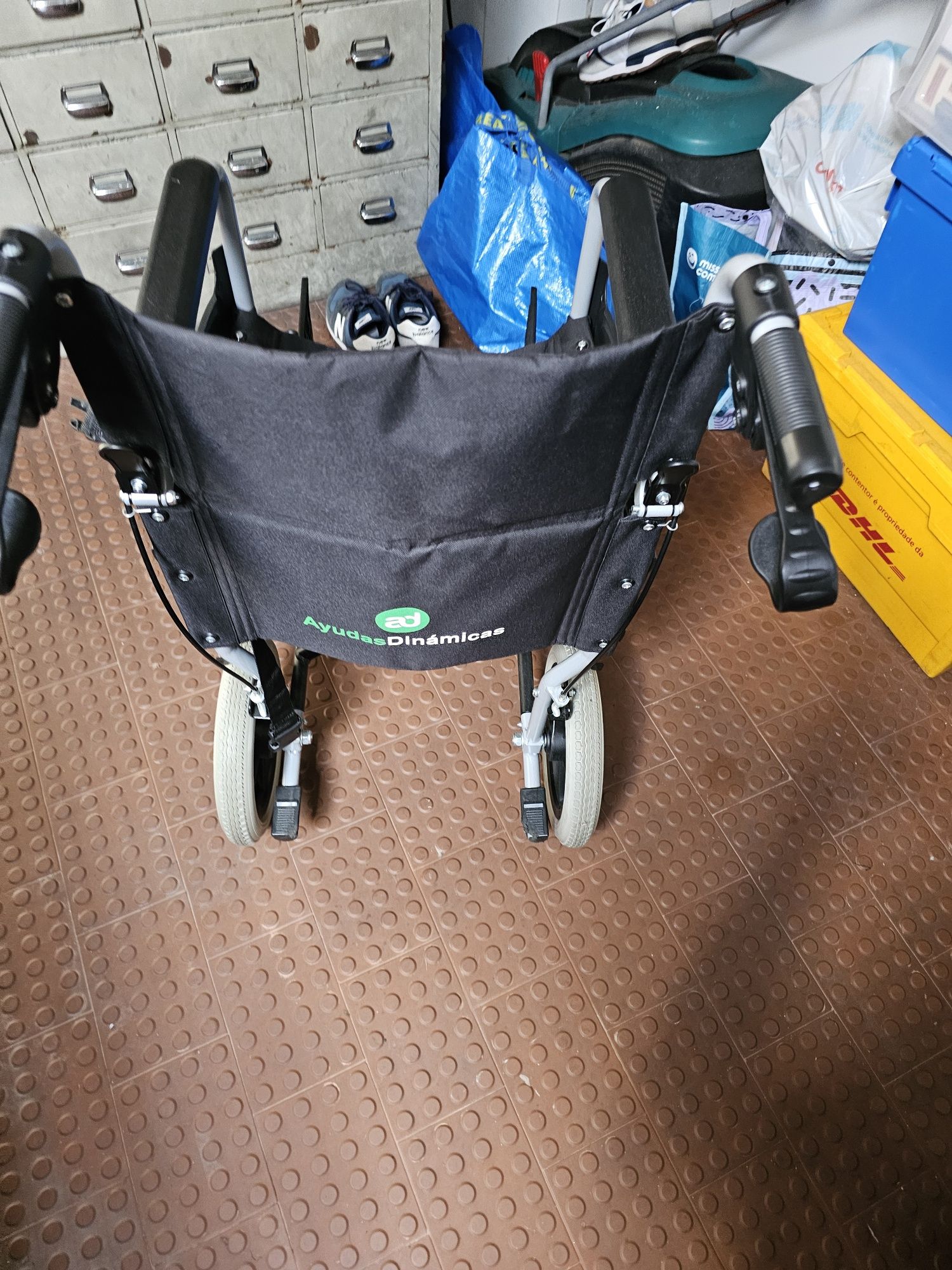 Cadeira de rodas como nova
