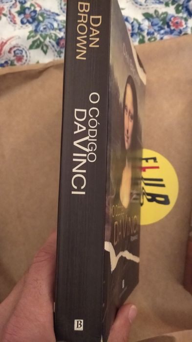 Dan Brown - " O Código DaVinci" / Miguel Sousa Tavares - "Equador"