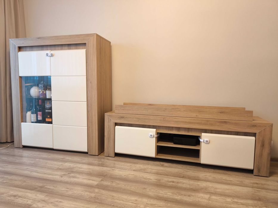 Zestaw mebli, szafka RTV, komoda z witryną, półka wisząca