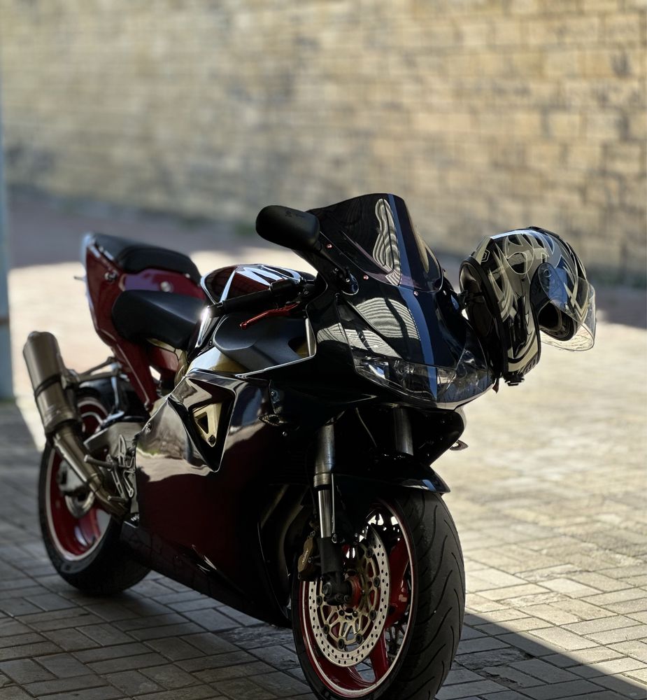 Мотоцикл Honda cbr 954rr