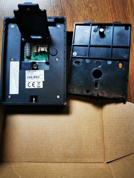 Czytnik kart z klawiaturą HikVision DS-K1108MK