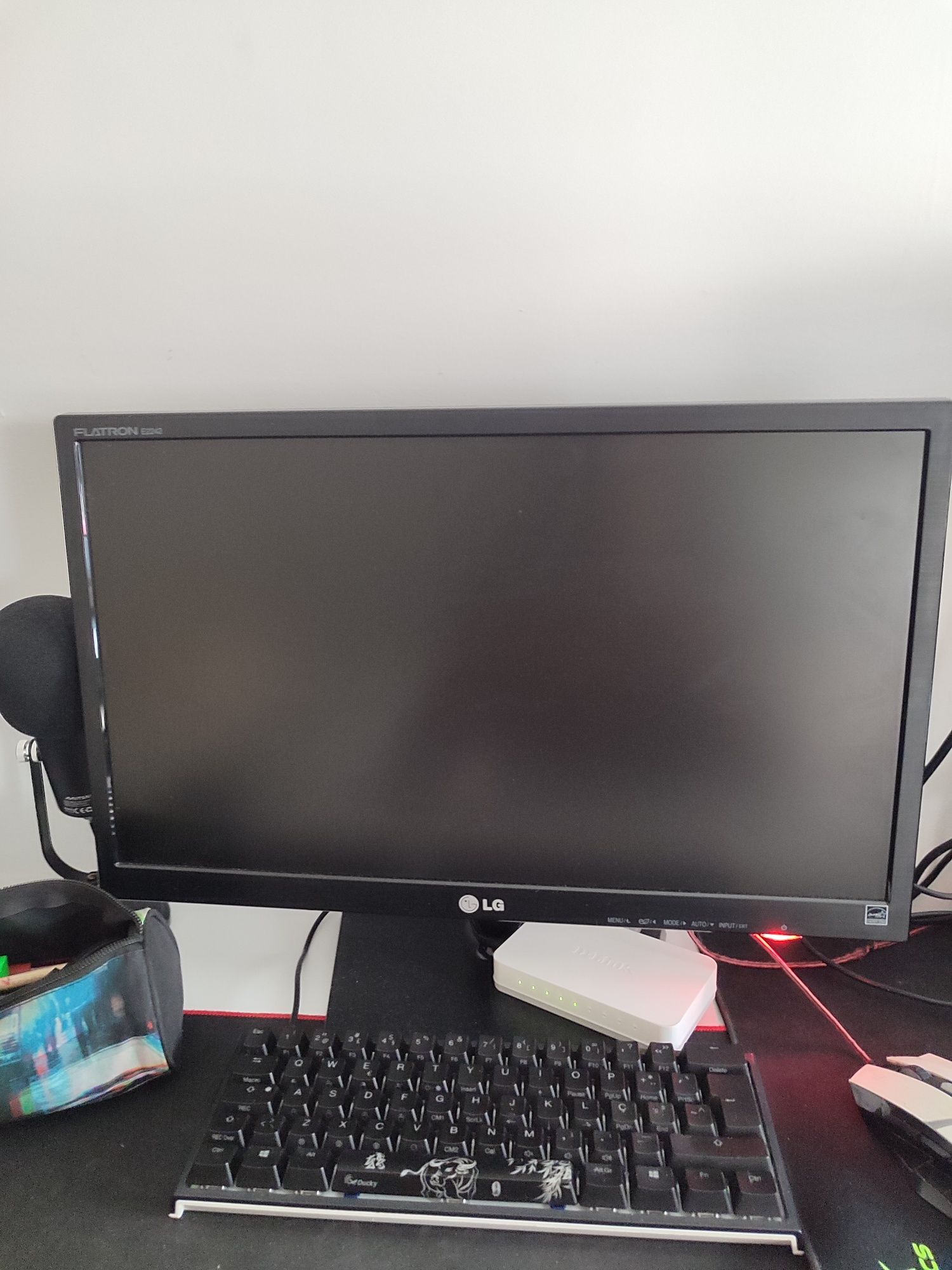 Vendo PC perfeitamente para jogos com monitor e controle da ps4