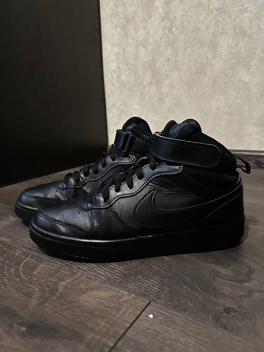 Кросівки оригінальні шкіряні Nike