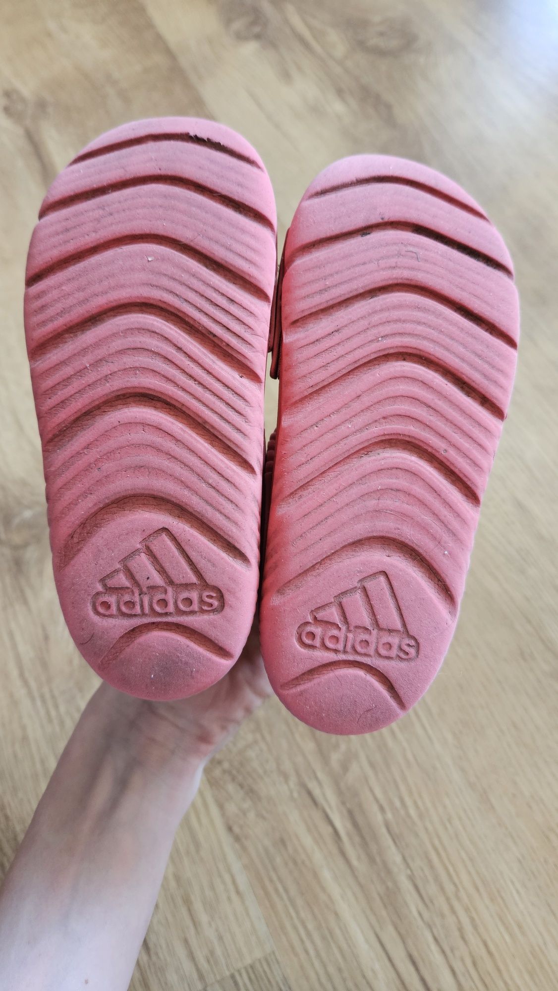 Sandałki Adidas dziecięce. Rozmiar 24