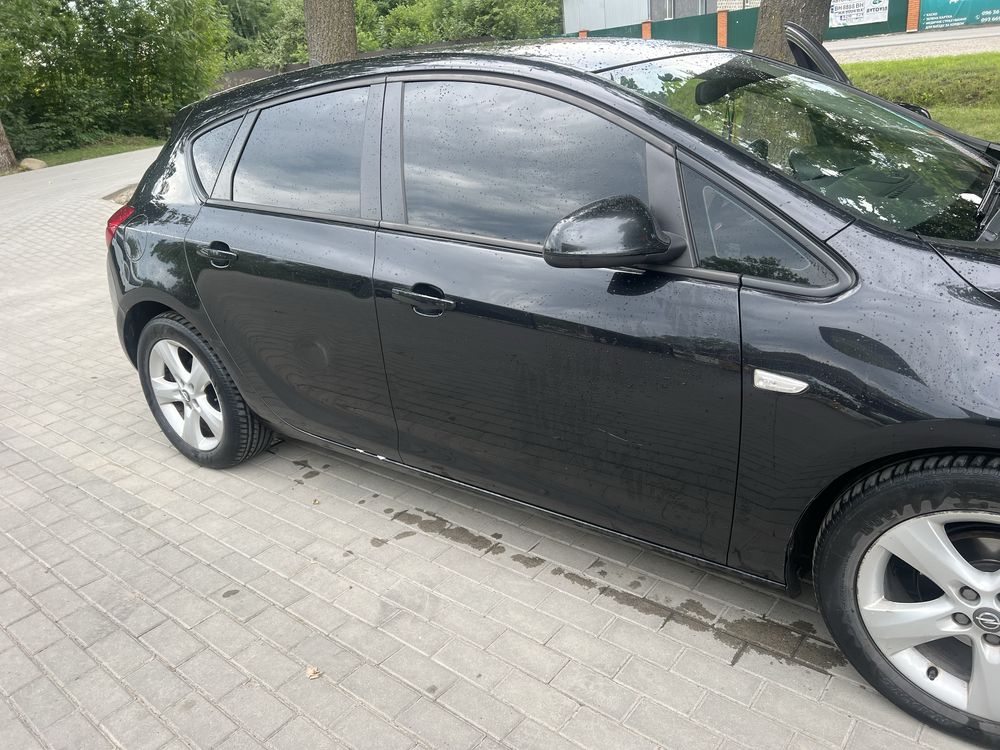 Opel Astra J хетчбек