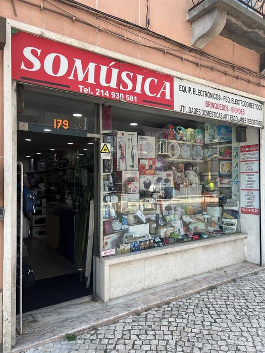 Trespasse de estabelecimento comercial local na Amadora R.Elias Garcia