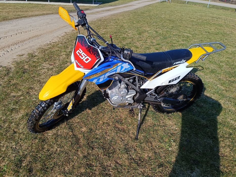 Cross Asix 250 defender
