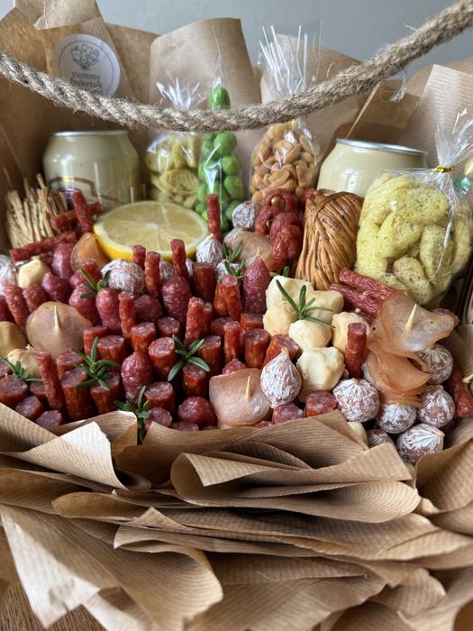 Їстівні букети мясні букети фруктові з сухофруктів букети з цукерок