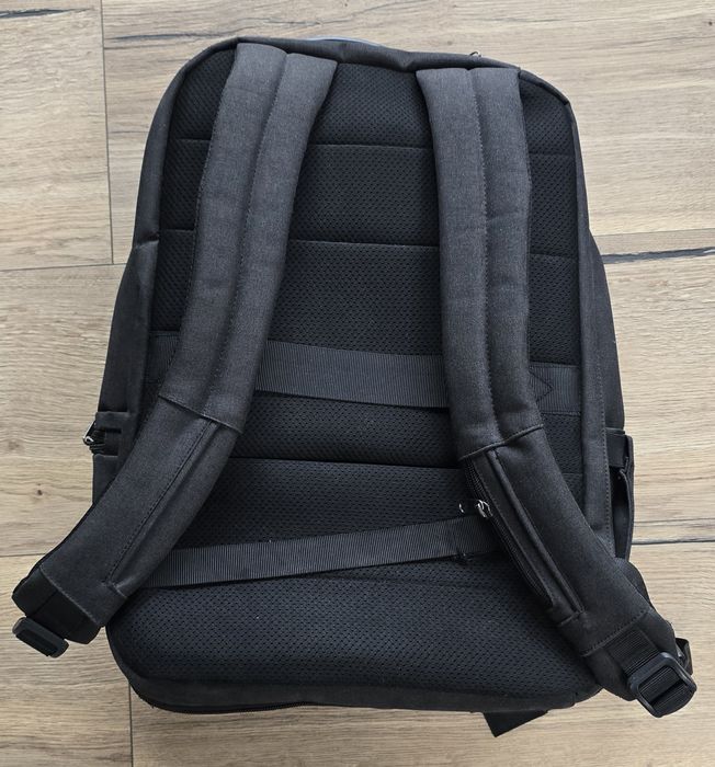 Plecak miejski na laptop  17" TIGERNU - jak nowy