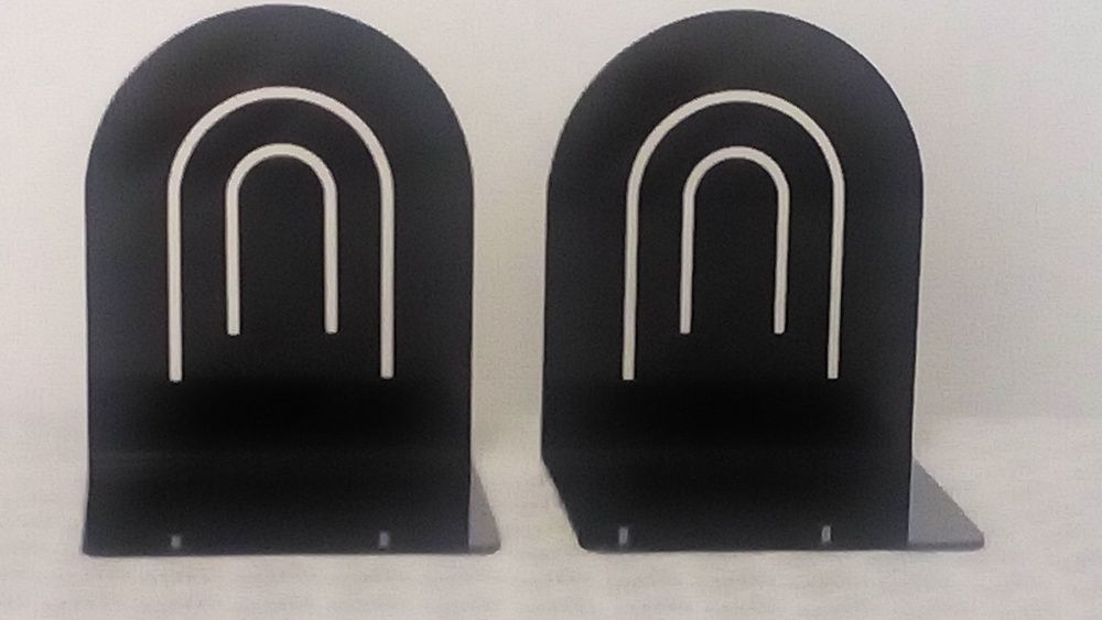 Porta-livros em forma de arco