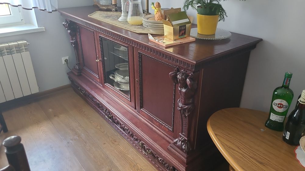 Komoda dębowa rzeźbiona