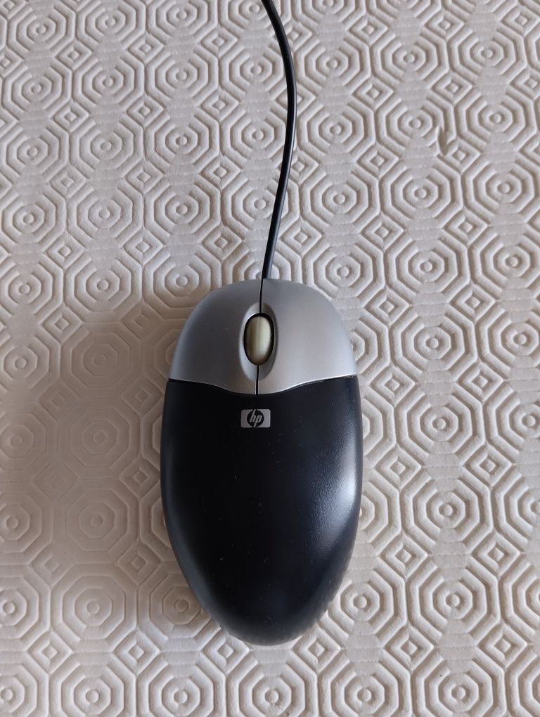 Monitor, teclado,rato e sistema de som