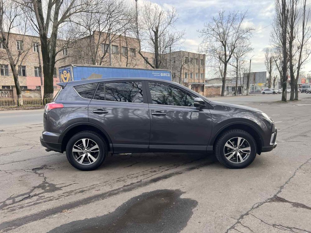 Продам Toyota Rav4 2017