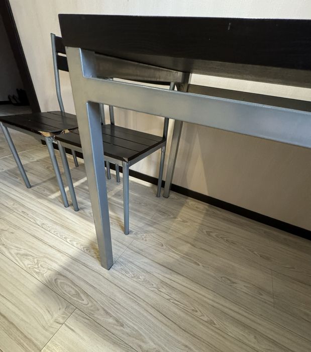 Стіл і 3 стільця