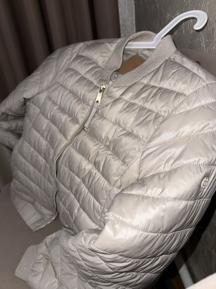 Куртка бомбер , невагома . Massimo Dutti. Розмір М .