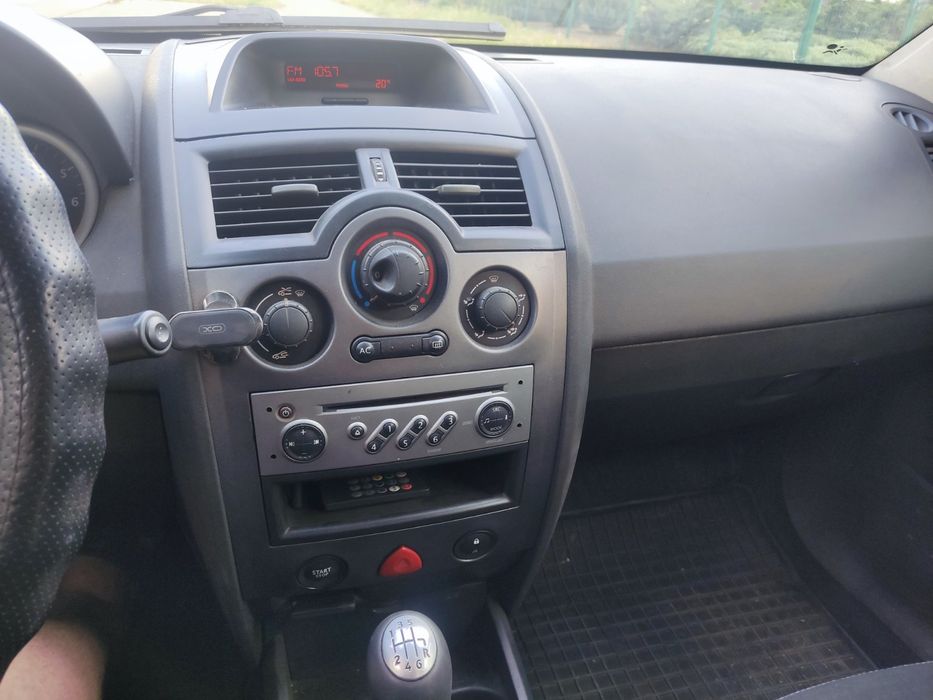 Рено Меган 1,6 бензин.