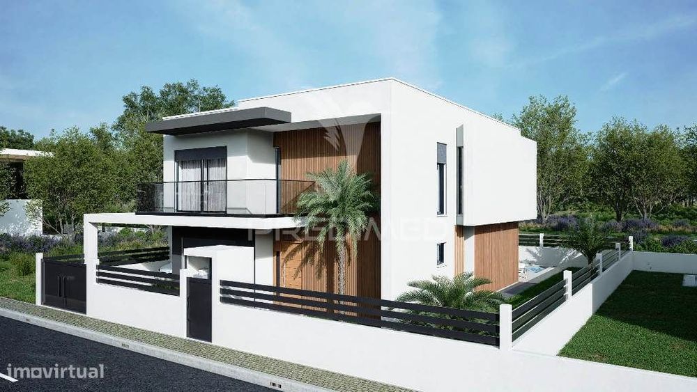 Moradia Isolada Duplex T3, c/Piscina, em Fernão Ferro