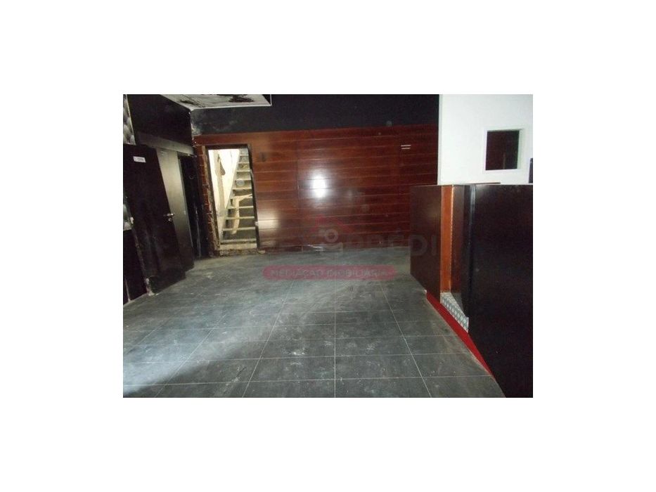 Prédio P/ comércio adequado a bar/discoteca - Aradas - Aveiro