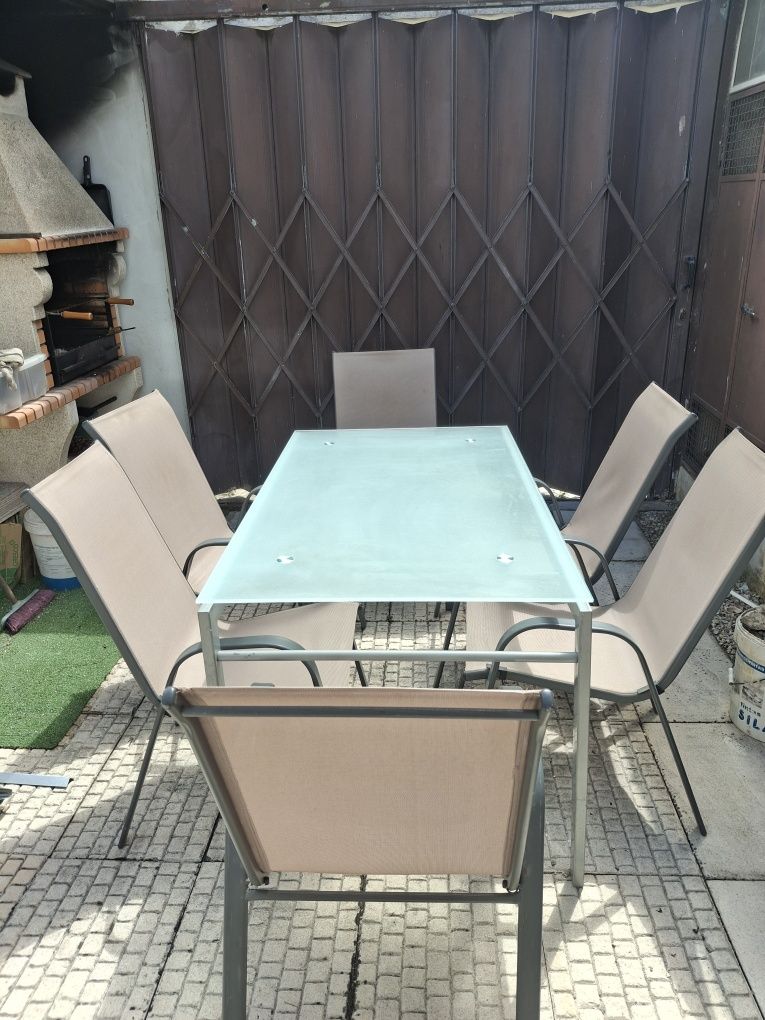 Mesa da vidro com 6 cadeiras