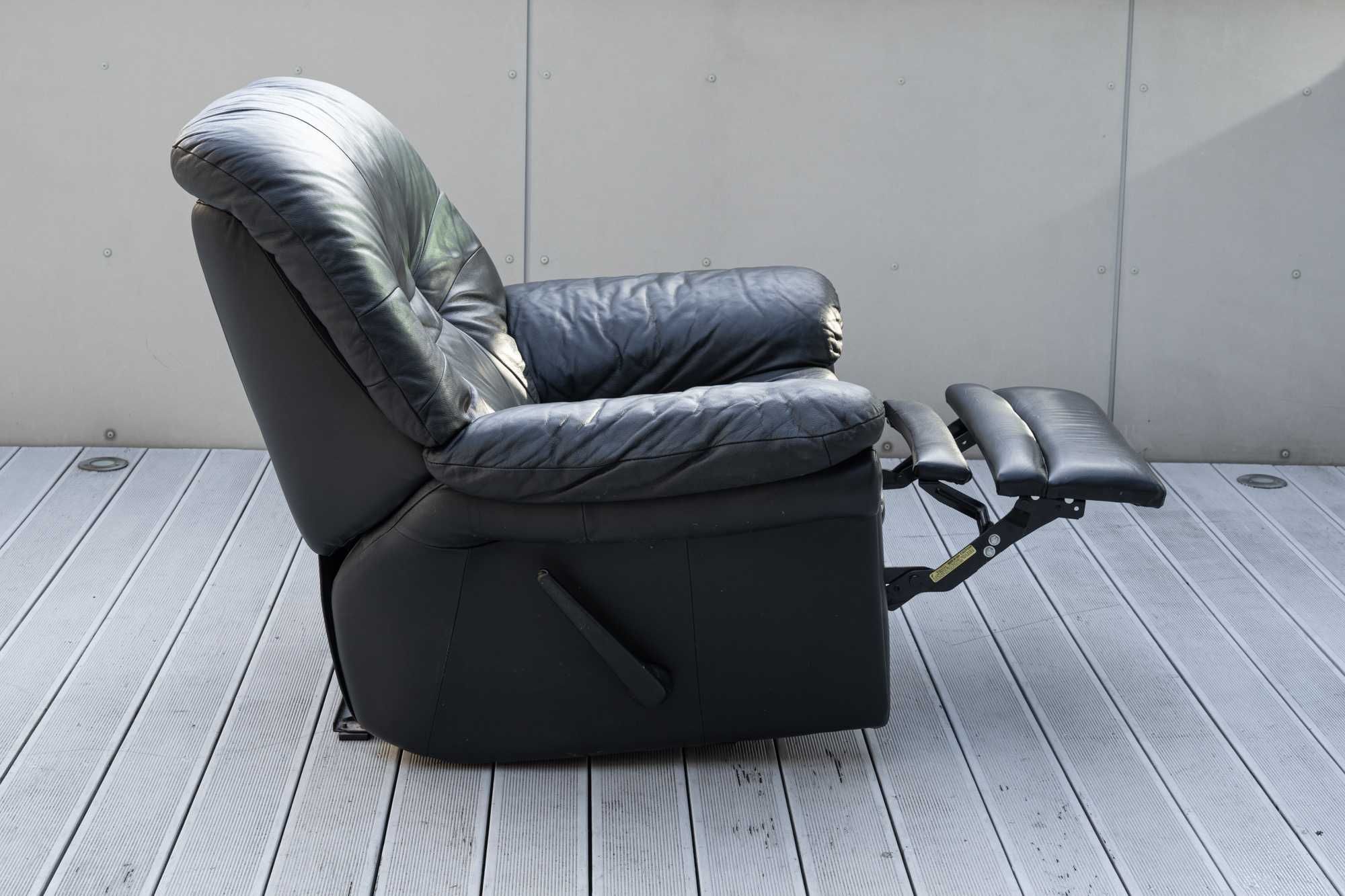 ZESTAW. 2 rozkładane fotele skórzane, czarne, wypoczynkowe z Australii