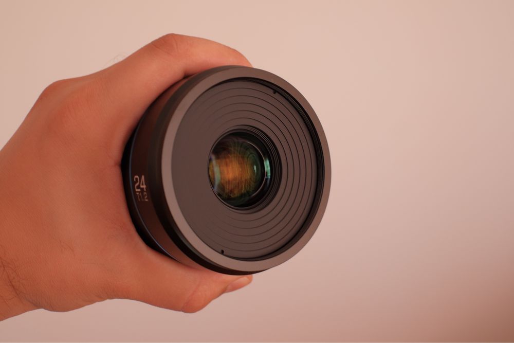 Lente Sirui 24mm T1.2 - Nightwalker Series
