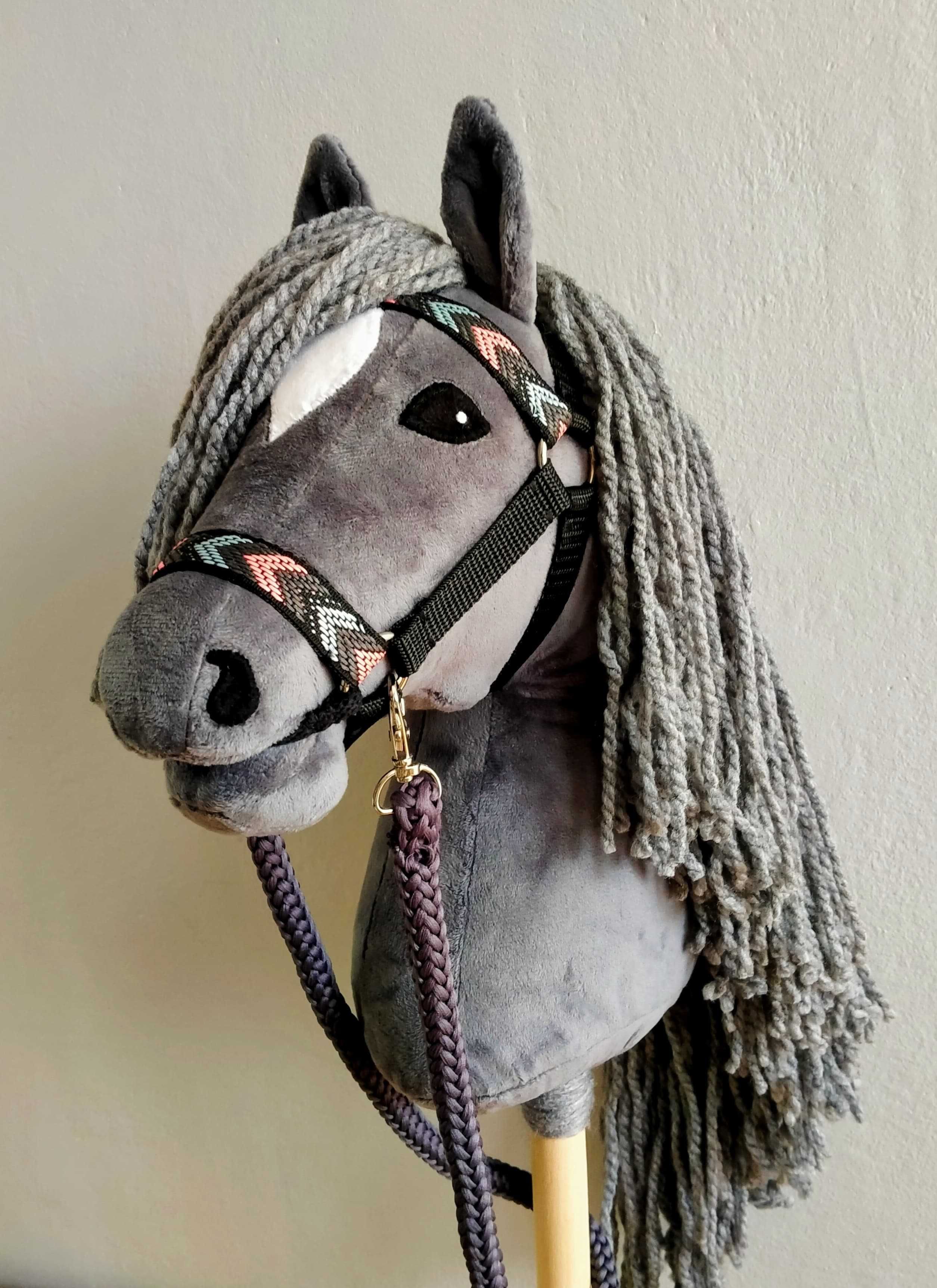 Hobby horse, konik na kiju, szary, A4