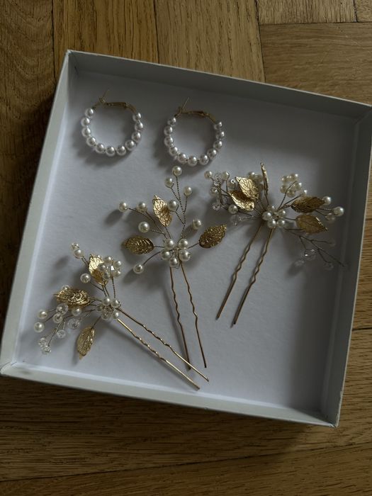 Kokówki i kolczyki ze sztucznymi perłami