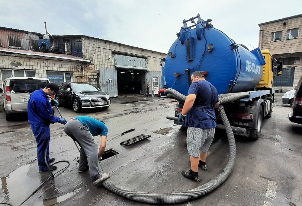 Илосос Киев. Чистка сливных ям. Выкачка ям. Чистка Кнс