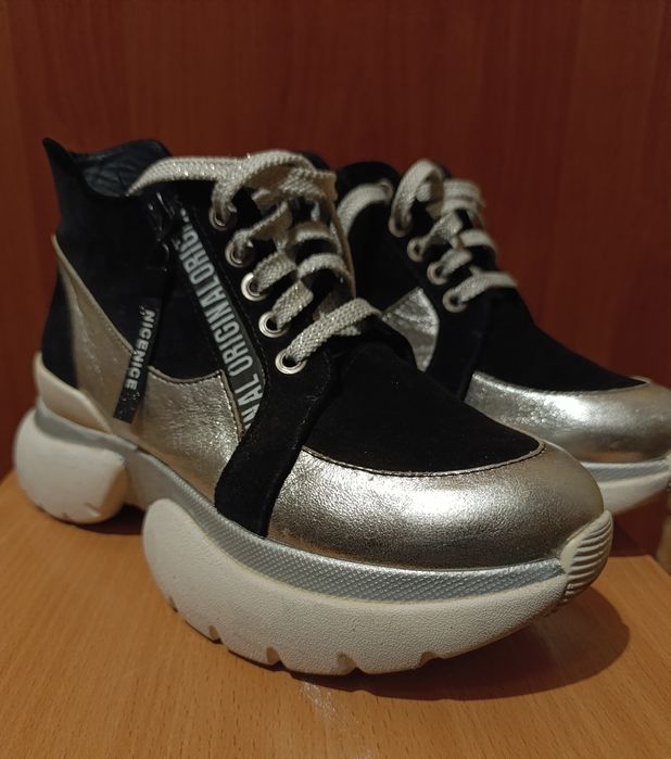 Кросівки жіночі  шкіряні