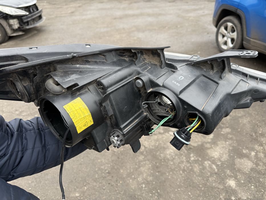 Фара Sonata YF, левая фара