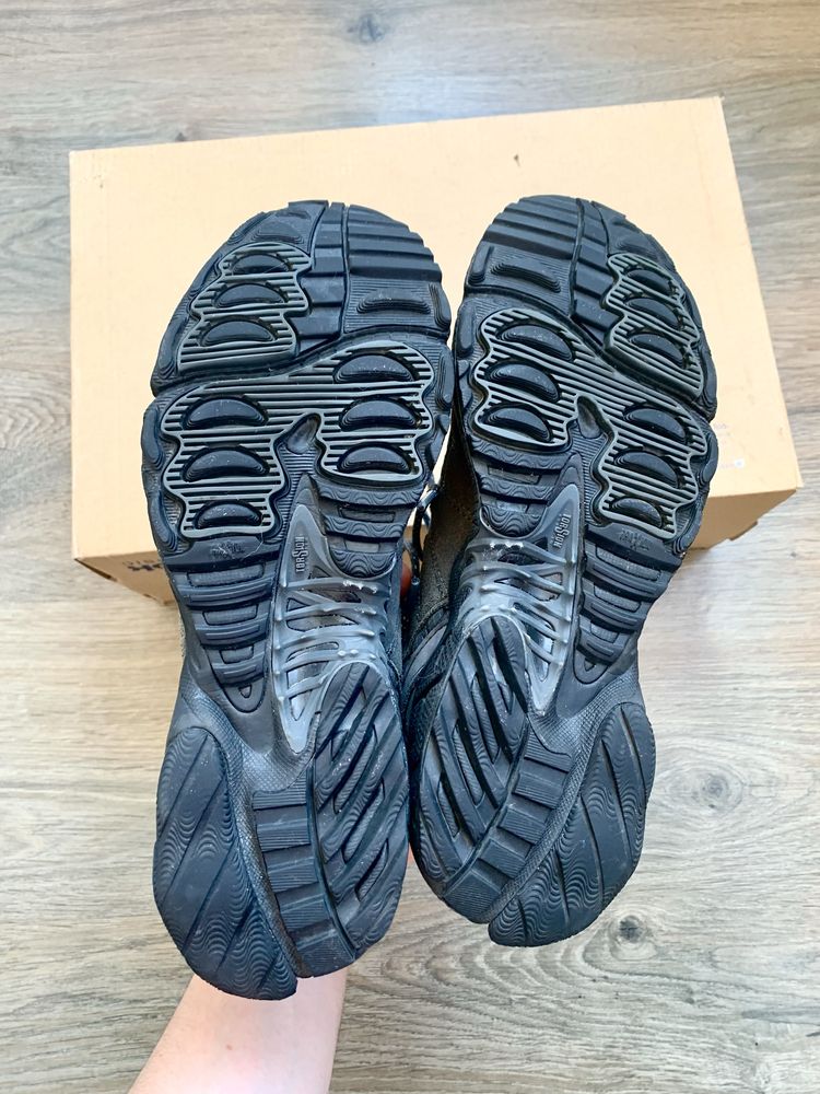 Продам кросівки Adidas Torsion TRDC