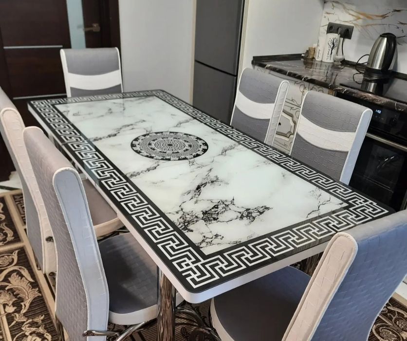 Кухонный стол из закаленного стекла