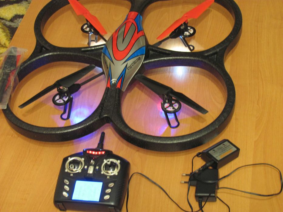 Квадрокоптер большой дрон Cyclone с пультом и зарядкой
