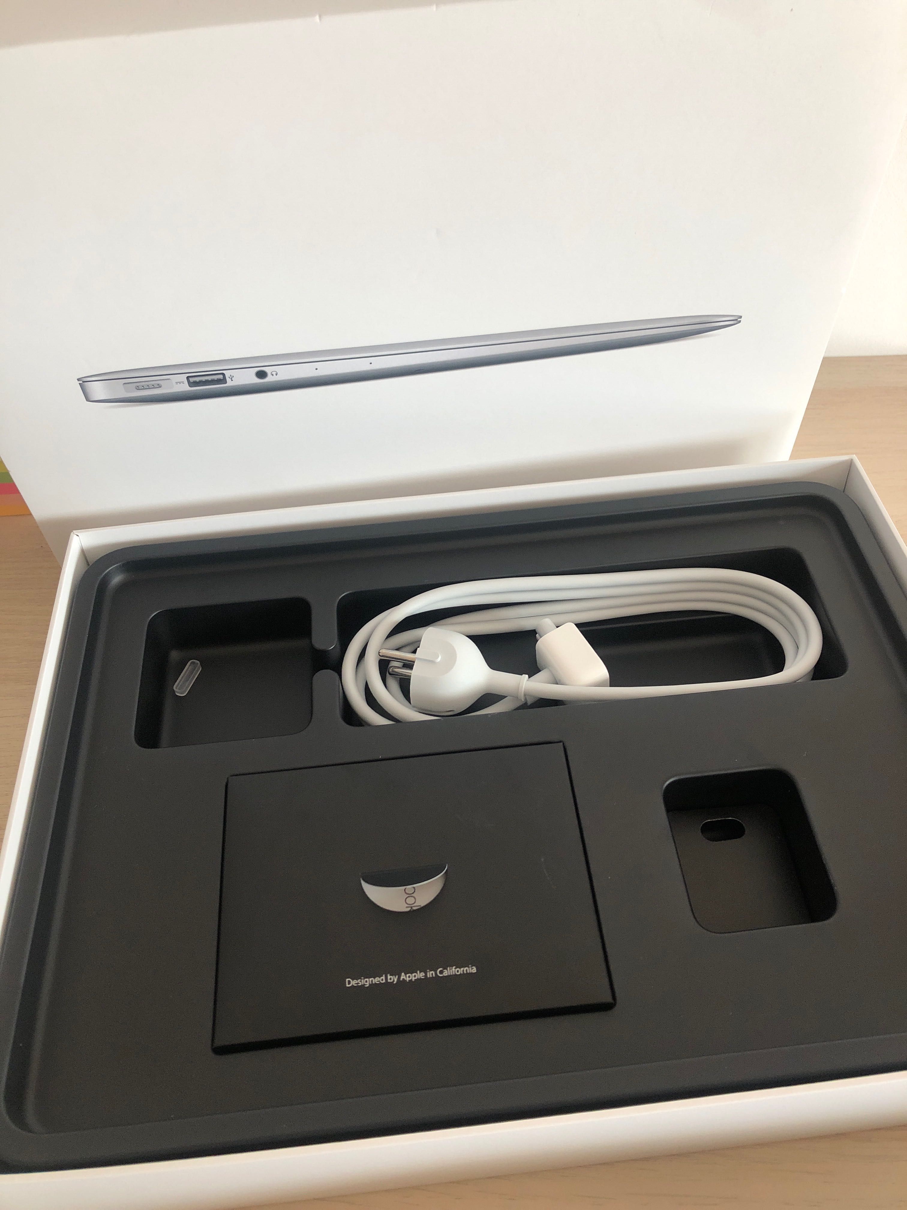 Macbook Air 13" 2017 - 187 cykli baterii (kolor Silver)