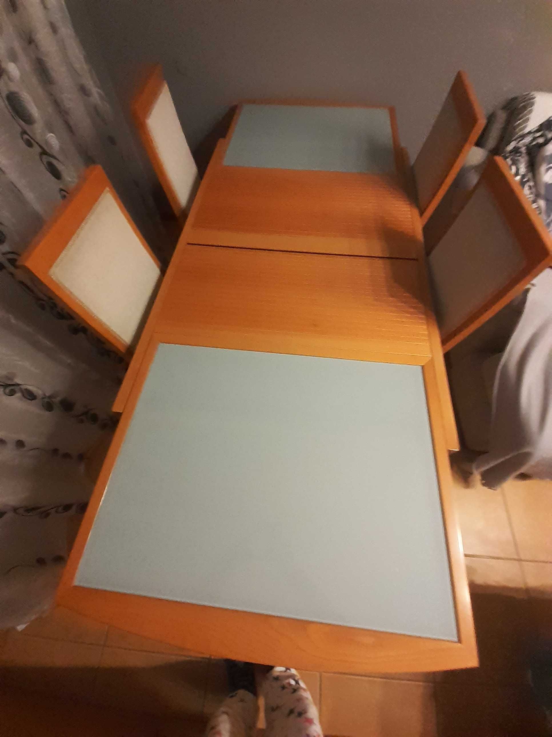 Mesa de jantar e quatro cadeiras NOVA BAIXA DE PREÇO  500 €