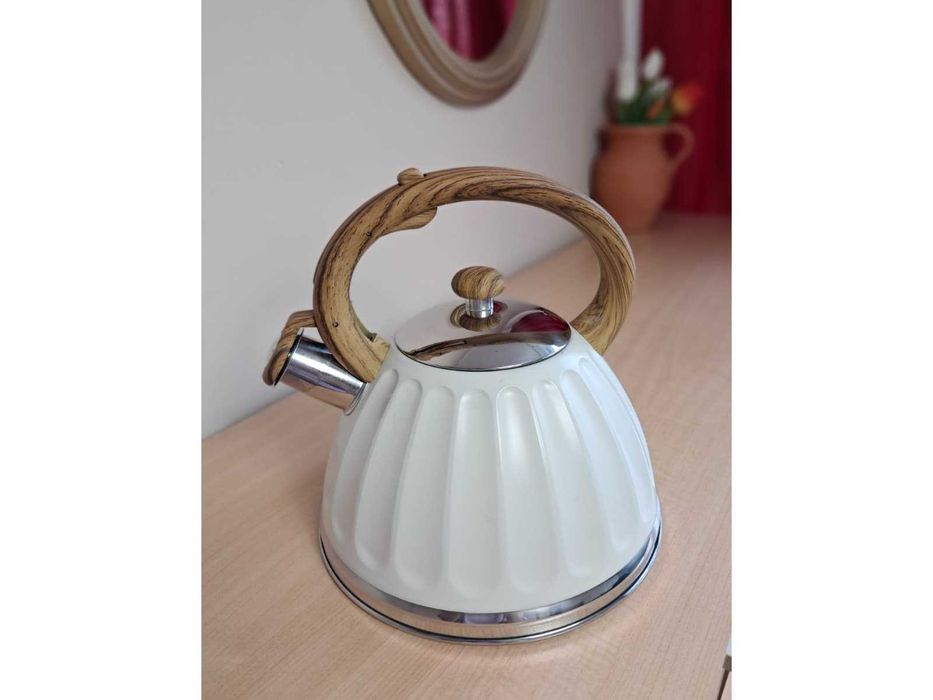 Czajnik Stalowy Na Gaz Indukcja Gwizdek Drewniana Rączka Kremowy