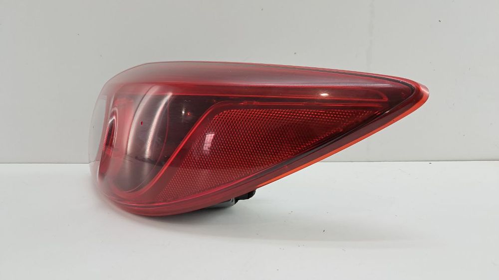 Фонарь задный правый стоп Mazda 3 хетчбек 2013-2018 B45D51150