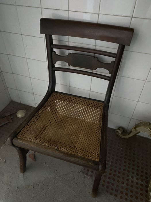 Cadeira baixa de palhinha para restauro