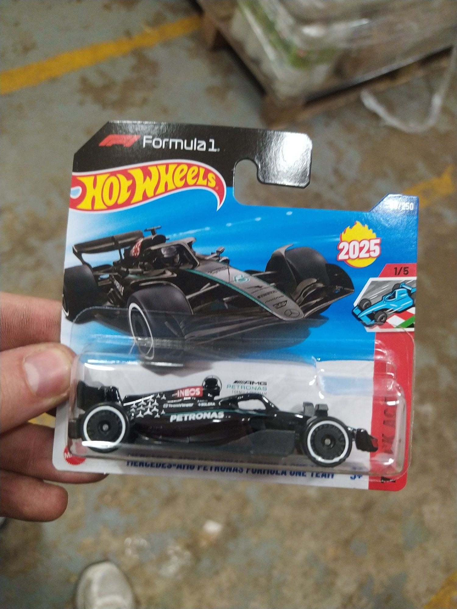 Hot wheels Ferrari stradale,Mersedes 560, Formula 1.
