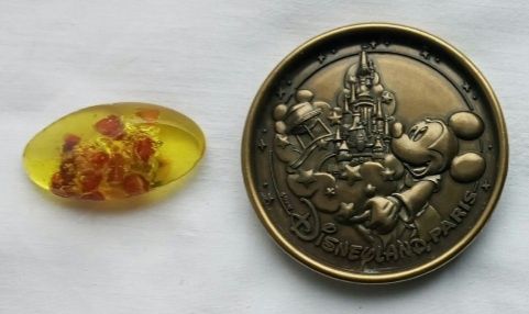 Брошь , предмет интерьера.