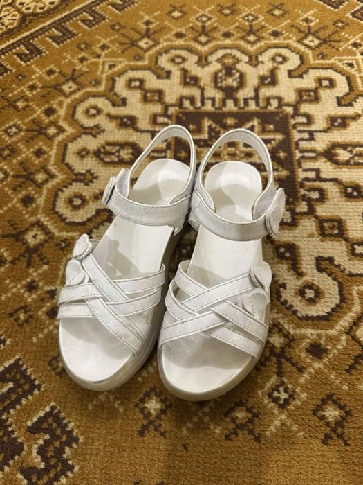 Сандалі для дівчинки