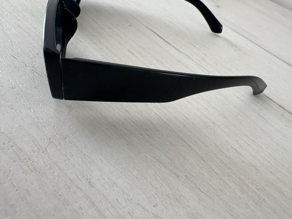 сонцезахисні окуляри з чохлом