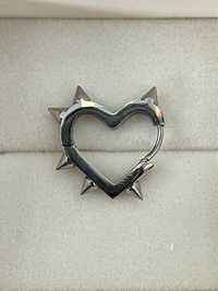 Nowy modny srebrny uniseks kolczyk z kolcami w kształcie serca Gothic
