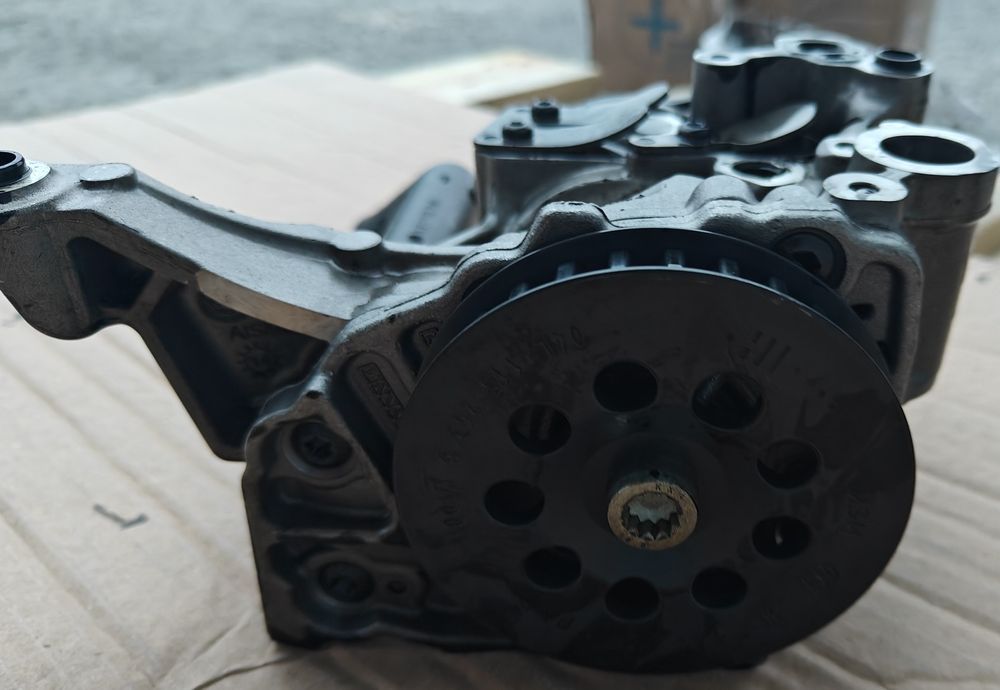 Вакуумний масляний насос Volkswagen b7 04L 145 208 H