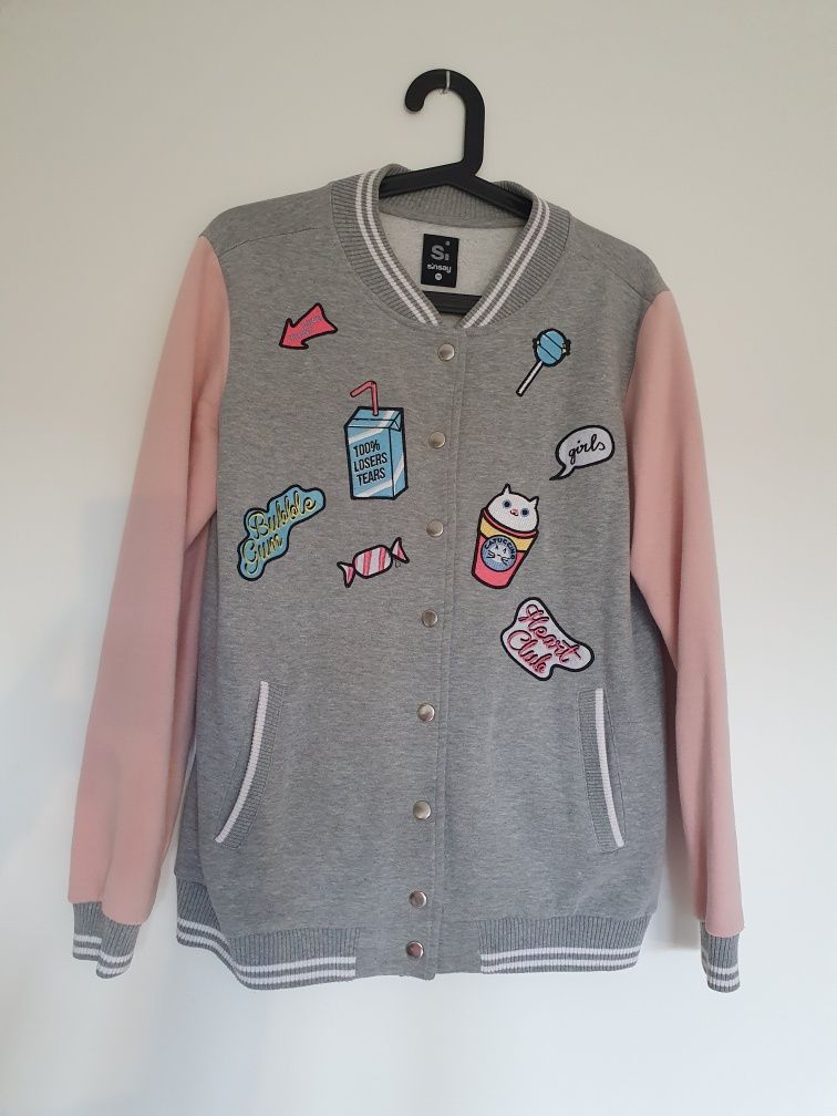 Bluza z naszywkami