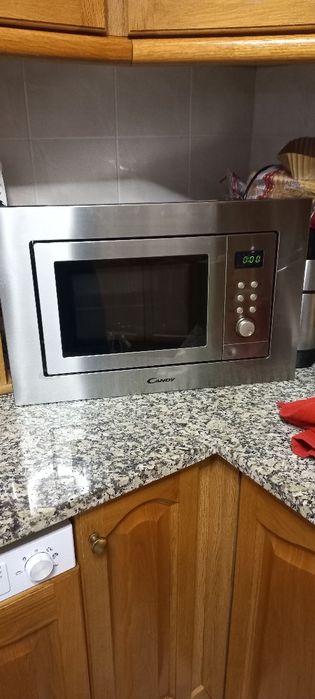 Microondas Marca Candy de 800w de ENCASTRAR  L-59 cm; P-36,5; A-48,4