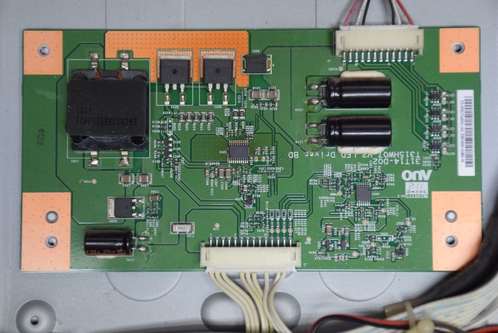 TV lcd Crown ALED32FHD/8EB Peças