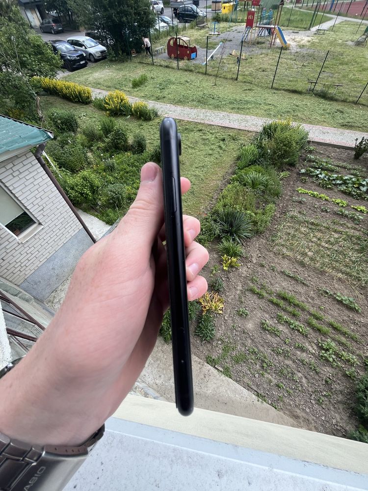 Продам Iphone XR 128Gb
