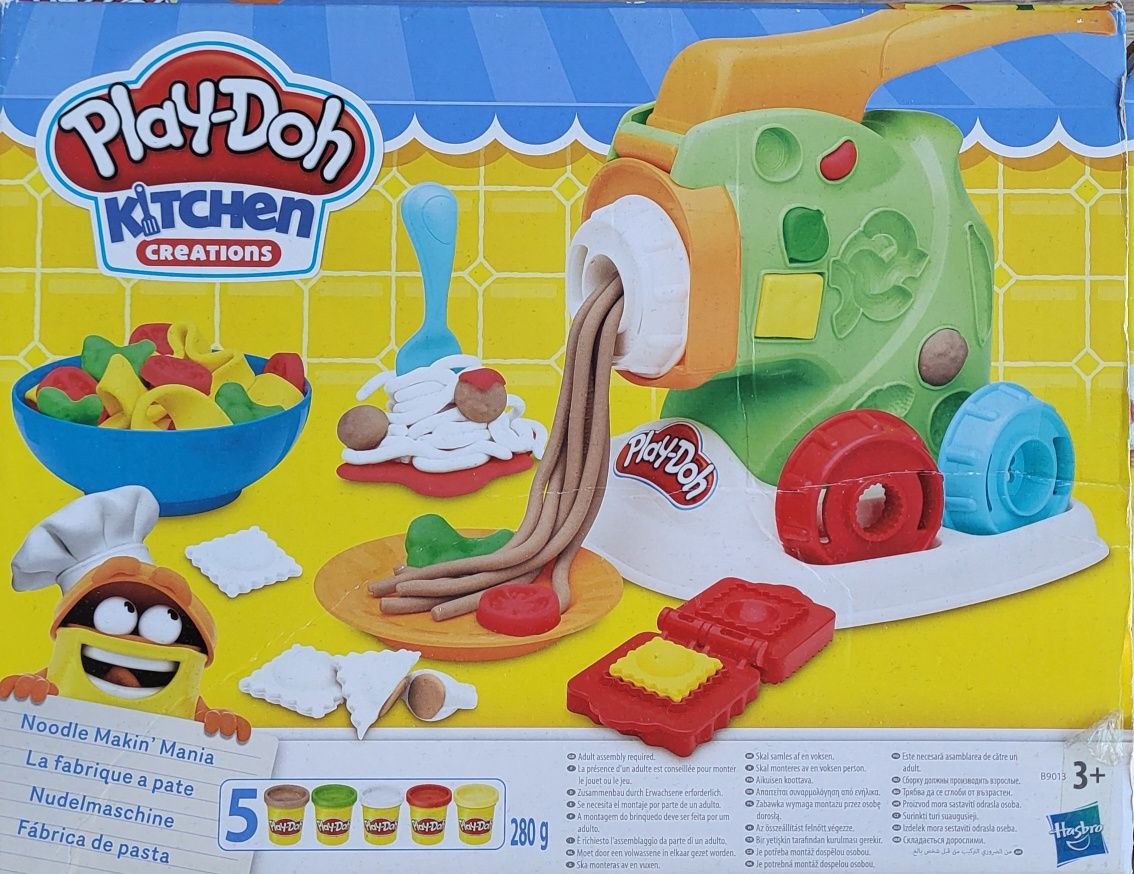 Play doh kitchen creation